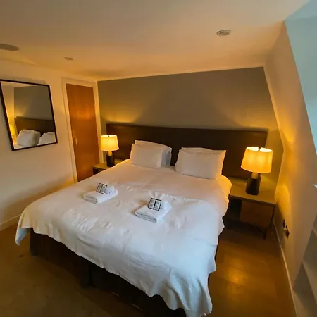 Cs Exclusive Apartments Of Princess Street West End-3